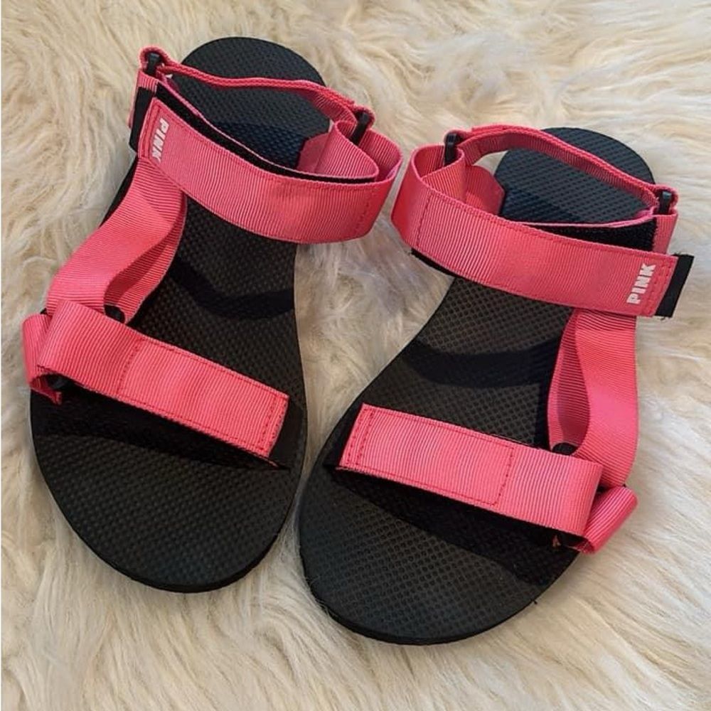 NEW Victoria’s Secret PINK strappy sandals size S (6/7)